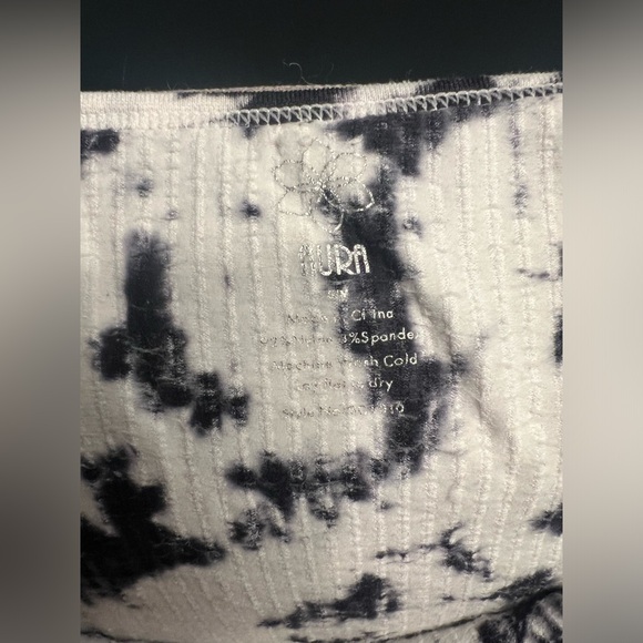 AURA black/white/gray crop top, ribbed, Small, great condition - Picture 3 of 3